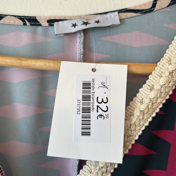 ACANDRIA Long Sleeve Festive Patterned Midi Dress - Picture 6 of 9